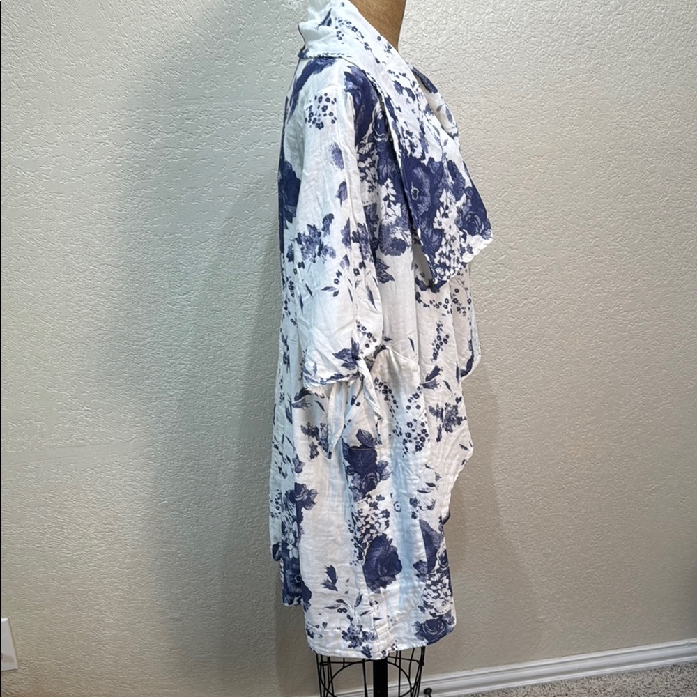 Women’s White & Navy Floral Waterfall Kimono - Picture 6 of 15